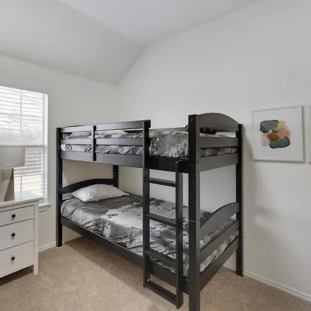 5 Bedrooms Backyard Oasis - Groups Welcome